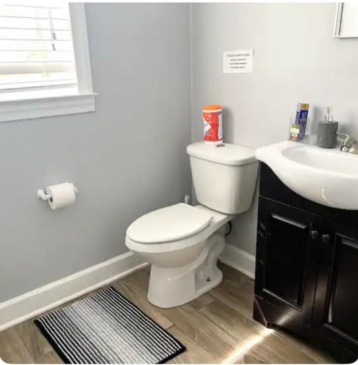 Queen - Indoor Hot Tub - Wifi